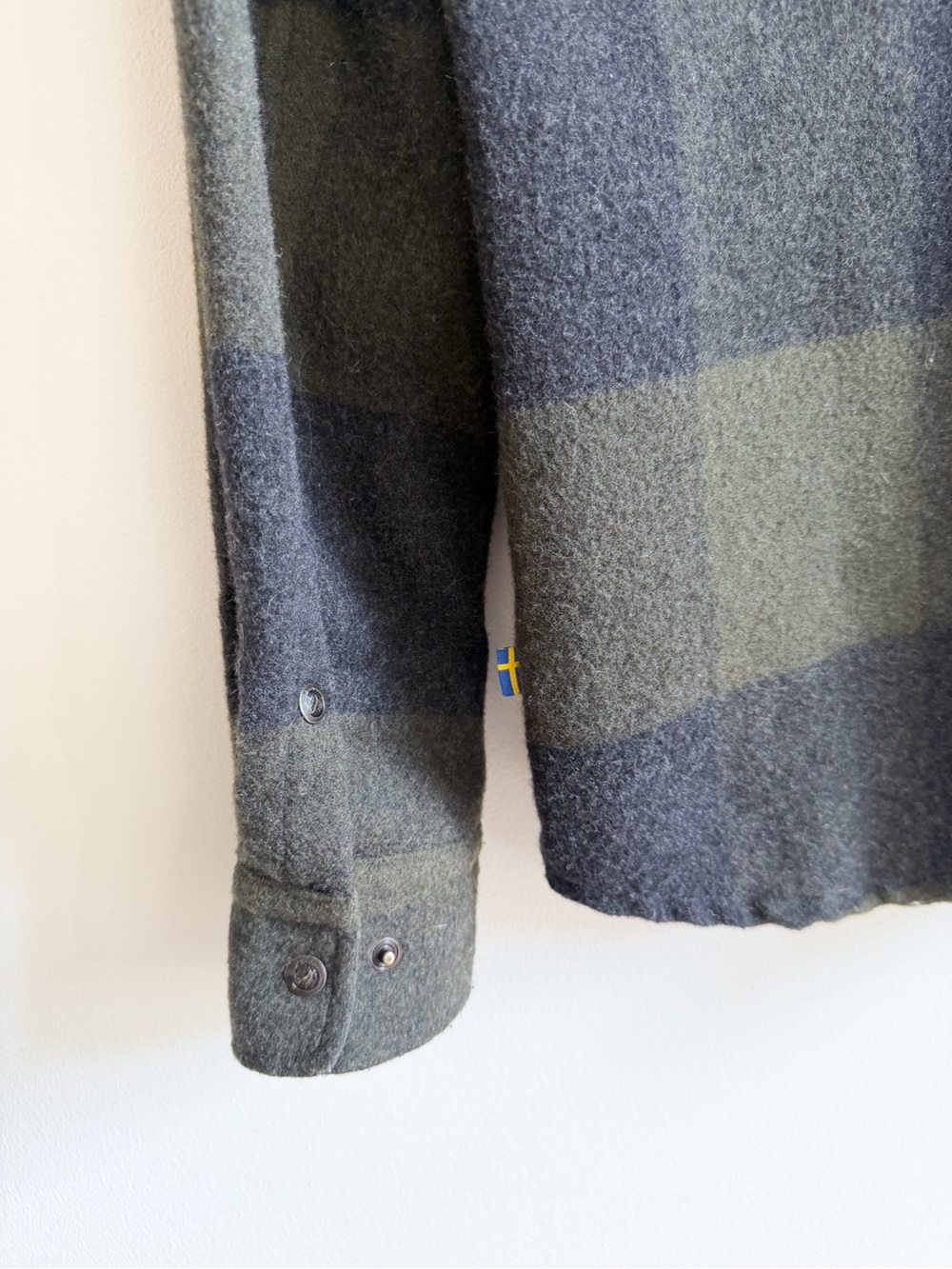 FJALLRAVEN • Canada Shirt in Deep Forest-Dark Grey - Picture 12 of 14